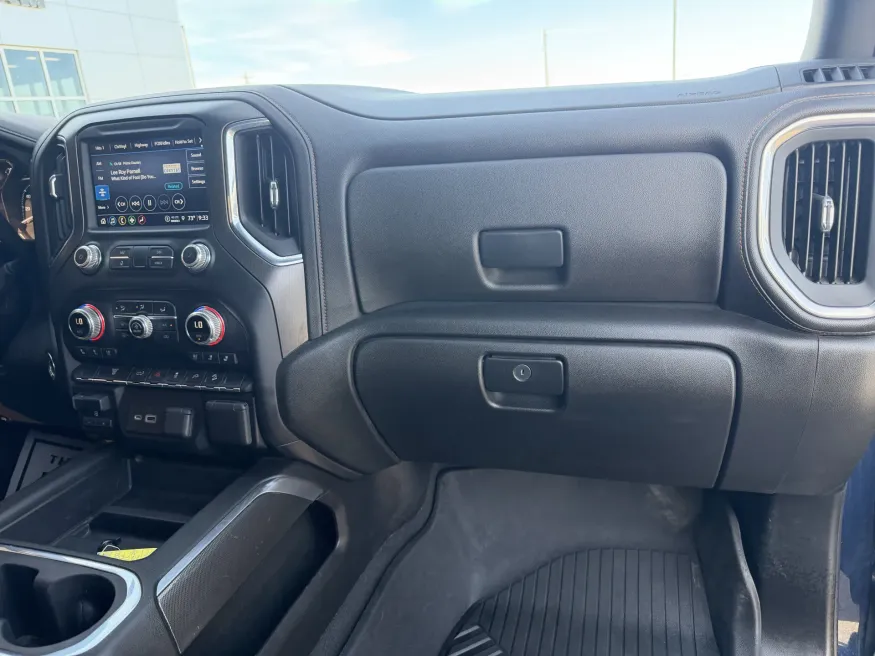 2022 GMC Sierra 2500HD AT4 | Photo 15 of 23