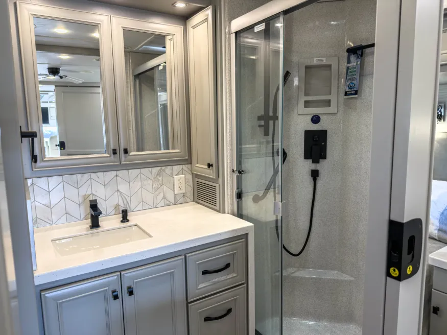 2026 Tiffin Phaeton 37 BH | Photo 29 of 43