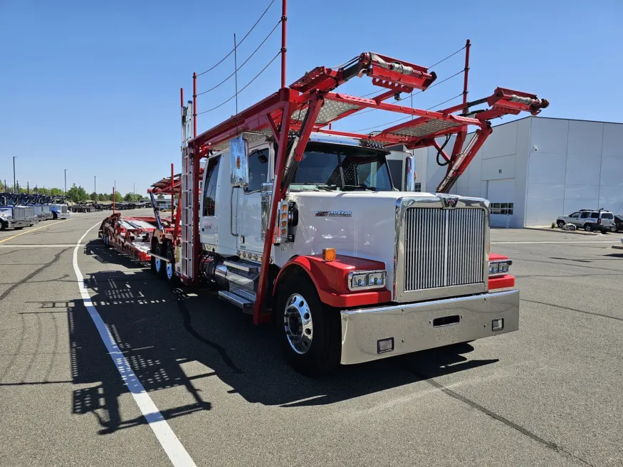 2020 Western Star 4900FA | Photo 3 of 34