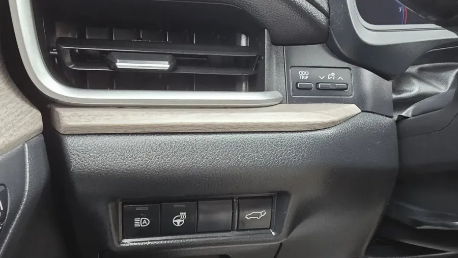 2024 Toyota Grand Highlander | Photo 13 of 33