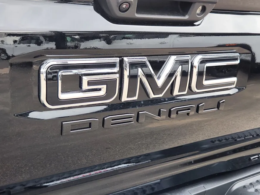 2026 GMC Canyon 4WD Denali | Photo 13 of 28