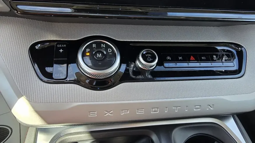 2025 Ford Expedition Max | Photo 27 of 40