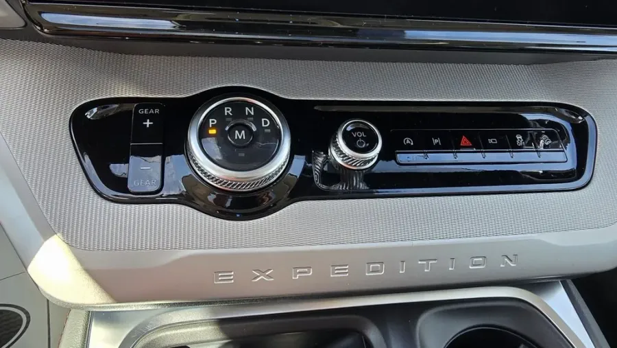 2025 Ford Expedition Max | Photo 27 of 40