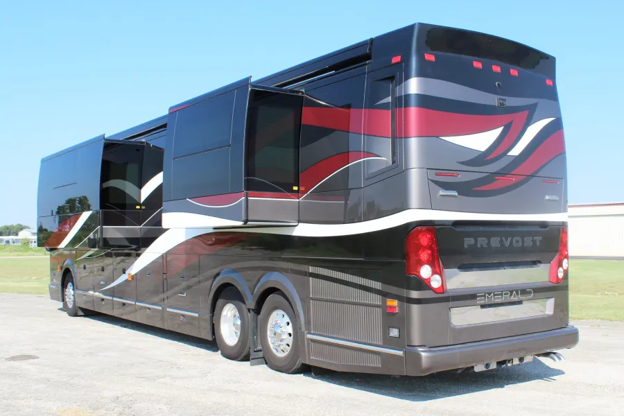 2023 Emerald Prevost H3-45 Triple Slide | Photo 18 of 22