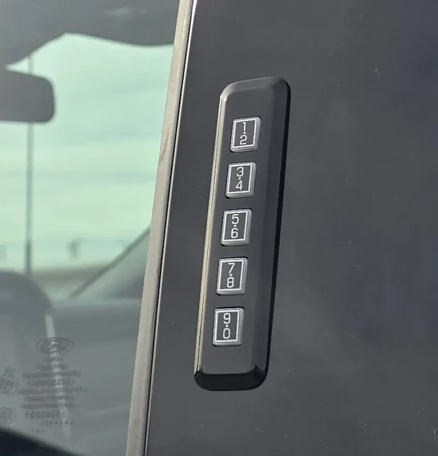 2026 Ford Super Duty F-250 | Photo 13 of 35