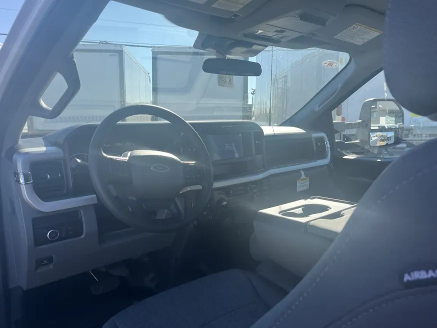 2025 Ford Super Duty F-550 | Photo 6 of 11
