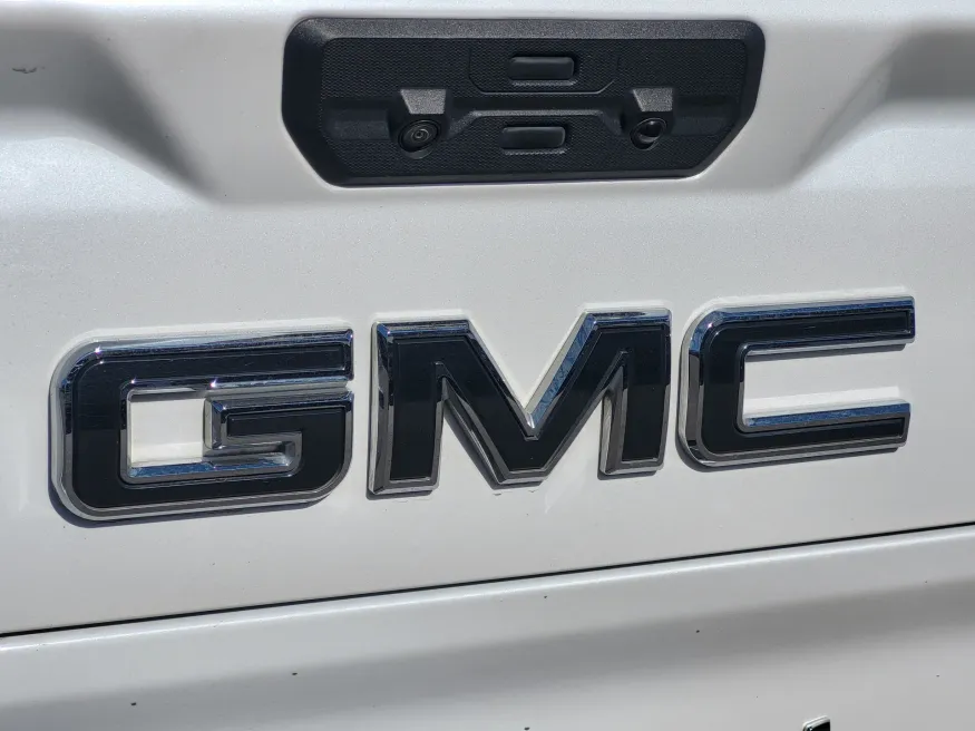 2022 GMC Sierra 1500 Denali Ultimate | Photo 10 of 26