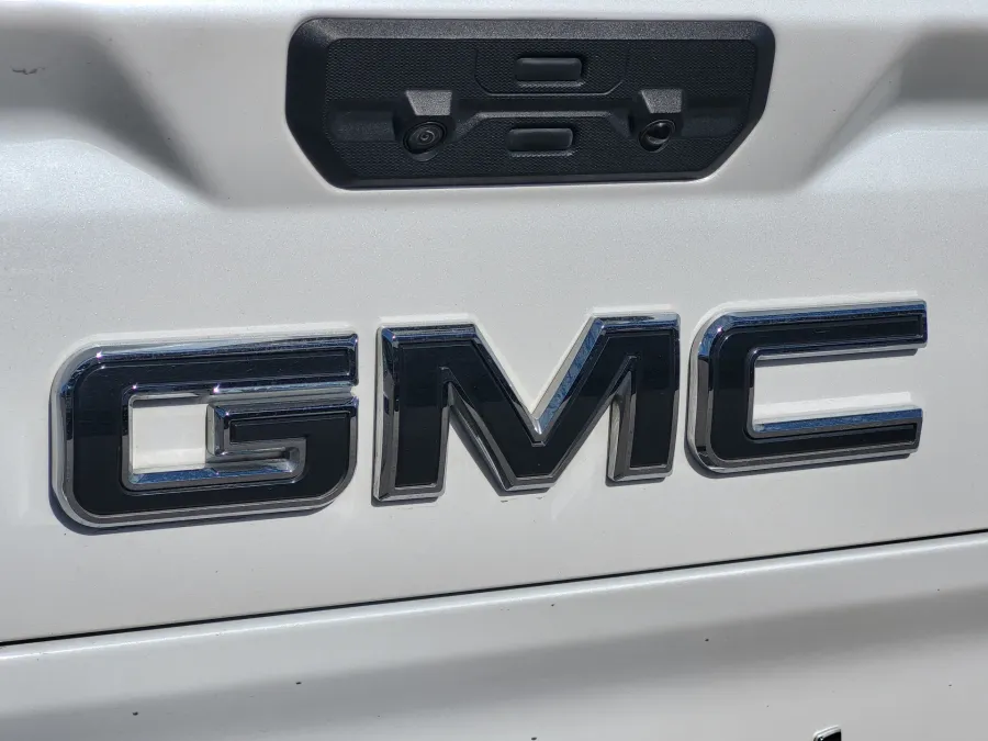 2022 GMC Sierra 1500 Denali Ultimate | Photo 10 of 26