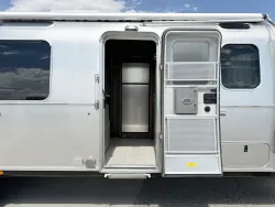 2024 Airstream Classic 33FB Twin | Thumbnail Photo 4 of 23