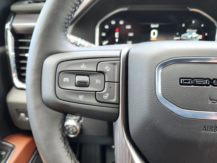 2025 GMC Sierra 2500HD Denali Ultimate | Photo 23 of 31