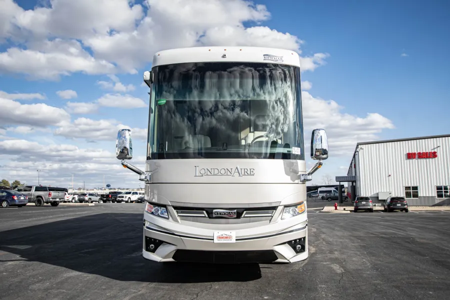 2026 Newmar London Aire 4551 | Photo 6 of 40