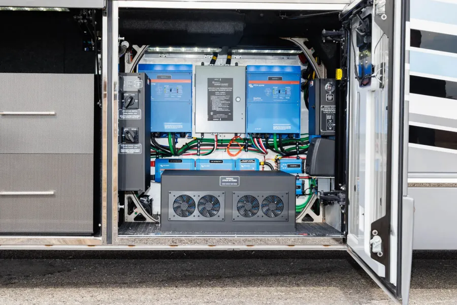 2026 Emerald Luxury Coaches Prevost H3-45 Quad Slide | Photo 31 of 34