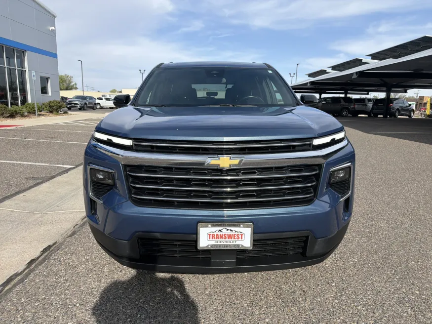 2025 Chevrolet Traverse AWD LT | Photo 7 of 22