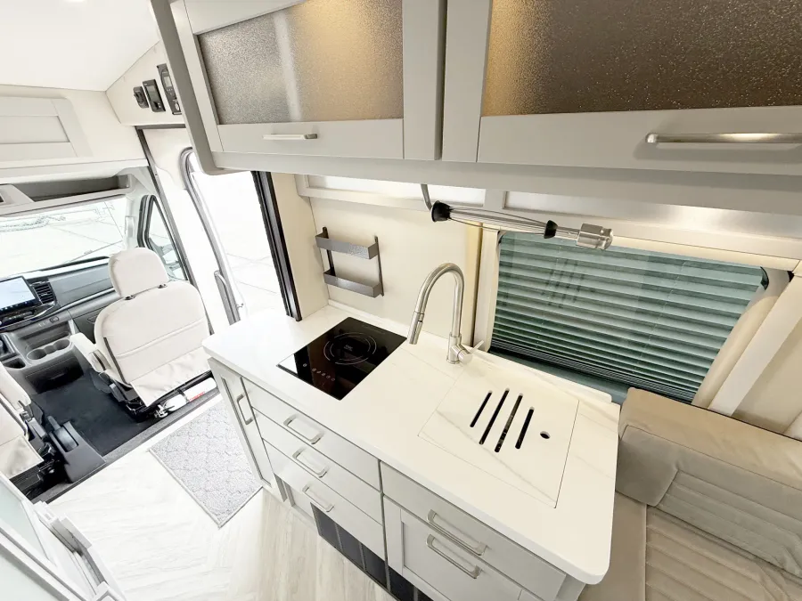 2025 Coachmen Beyond 22D | Photo 7 of 13