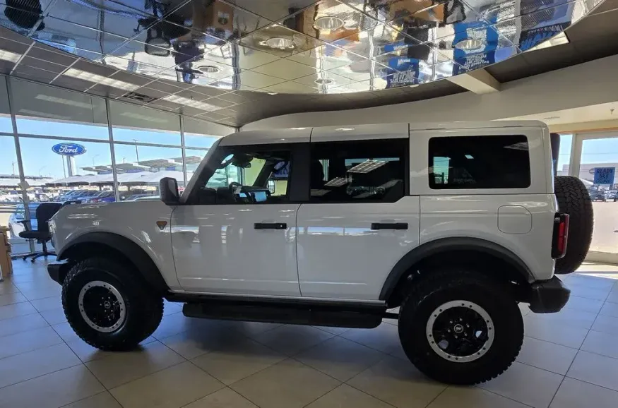 2026 Ford Bronco | Photo 1 of 28