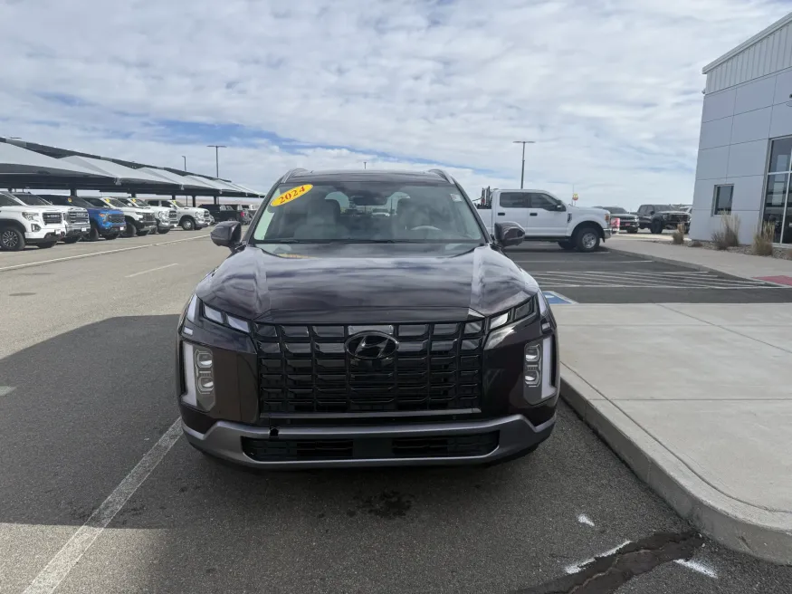 2024 Hyundai Palisade Limited | Photo 2 of 26
