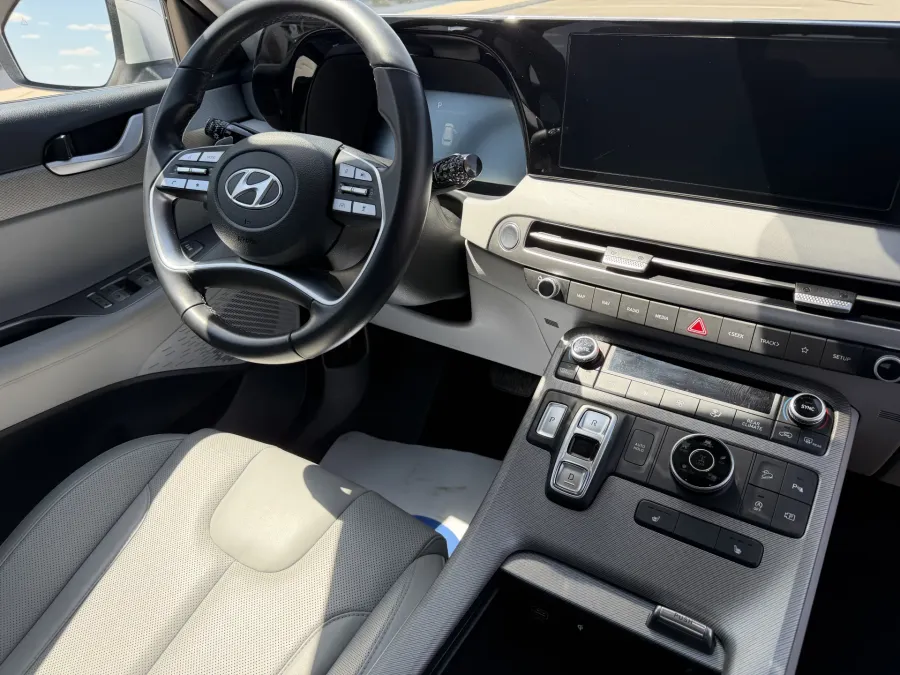 2025 Hyundai Palisade SEL | Photo 17 of 26