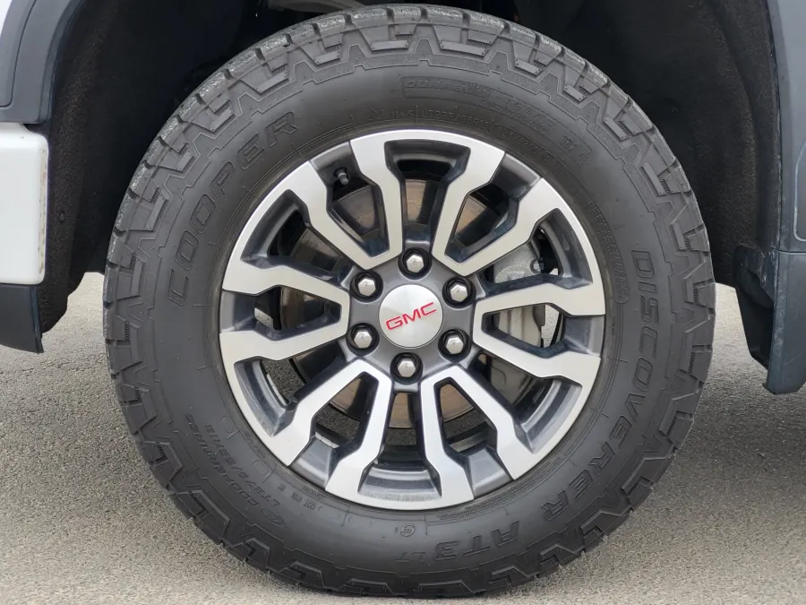 2021 GMC Sierra 1500 AT4 | Photo 9 of 24