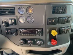 2022 Peterbilt 567 | Thumbnail Photo 13 of 25