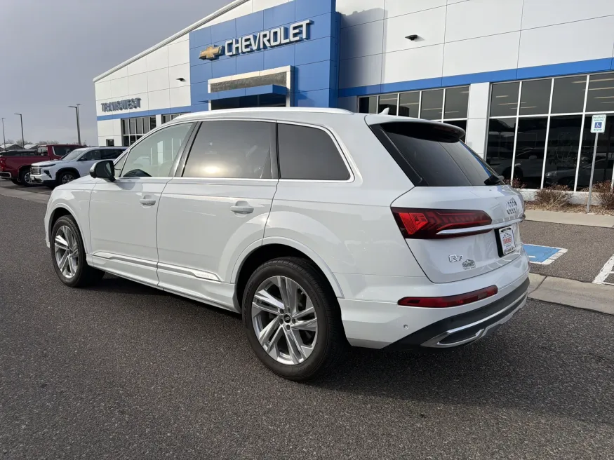 2023 Audi Q7 Premium Plus | Photo 2 of 23