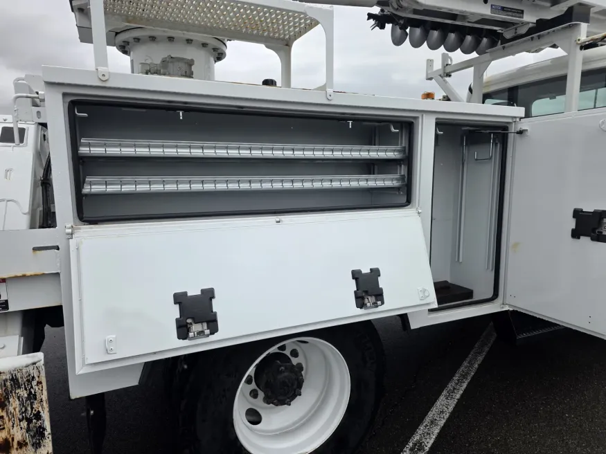 2022 Freightliner M2 106 | Photo 8 of 36