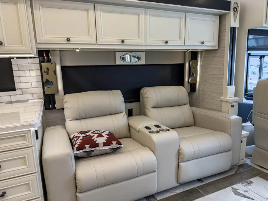 2026 Tiffin Allegro Bus 45BTP | Photo 15 of 47