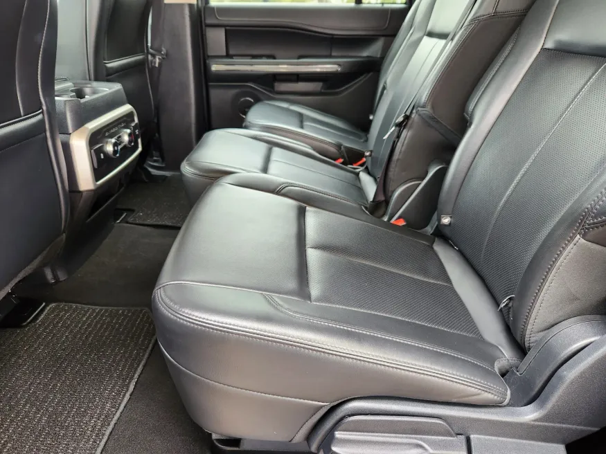 2024 Ford Expedition Max XLT | Photo 10 of 28