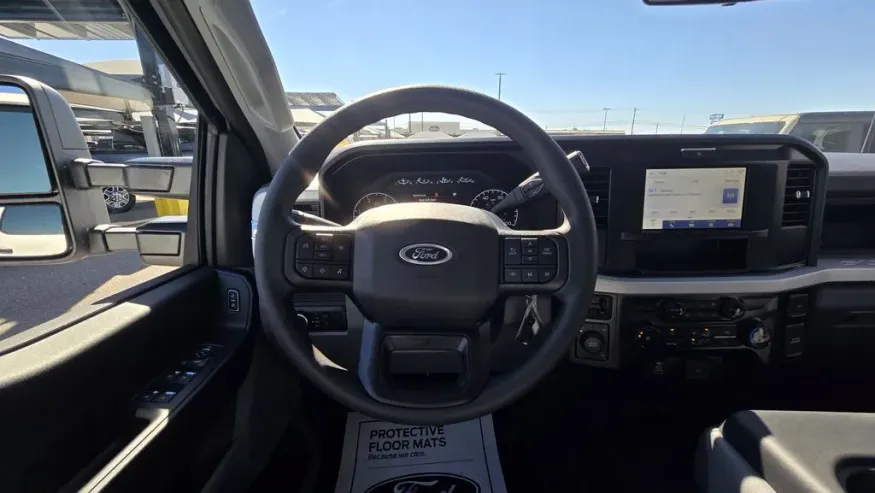 2026 Ford Super Duty F-350 | Photo 13 of 27