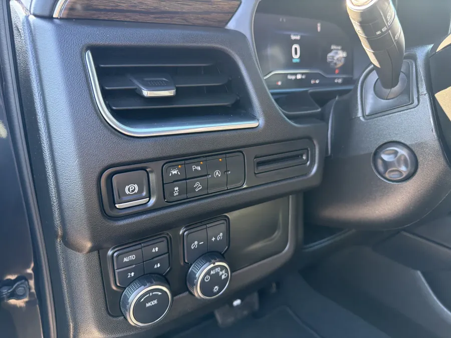 2024 Chevrolet Suburban Premier | Photo 16 of 23