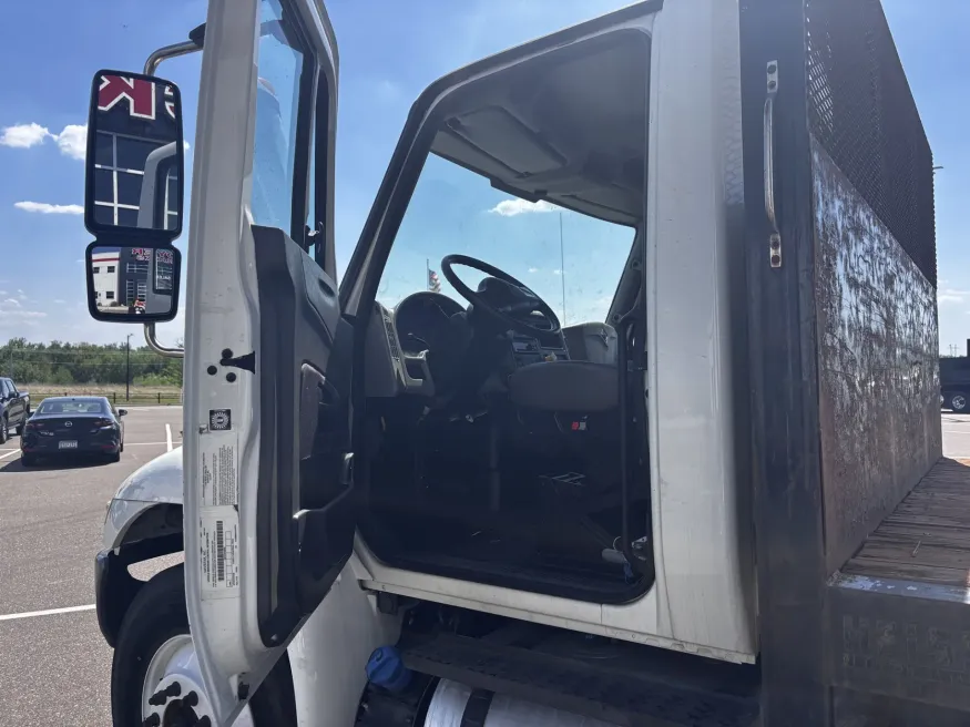 2018 International 4000 | Photo 8 of 18