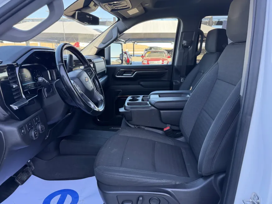 2024 Chevrolet Silverado 2500HD LT | Photo 13 of 18