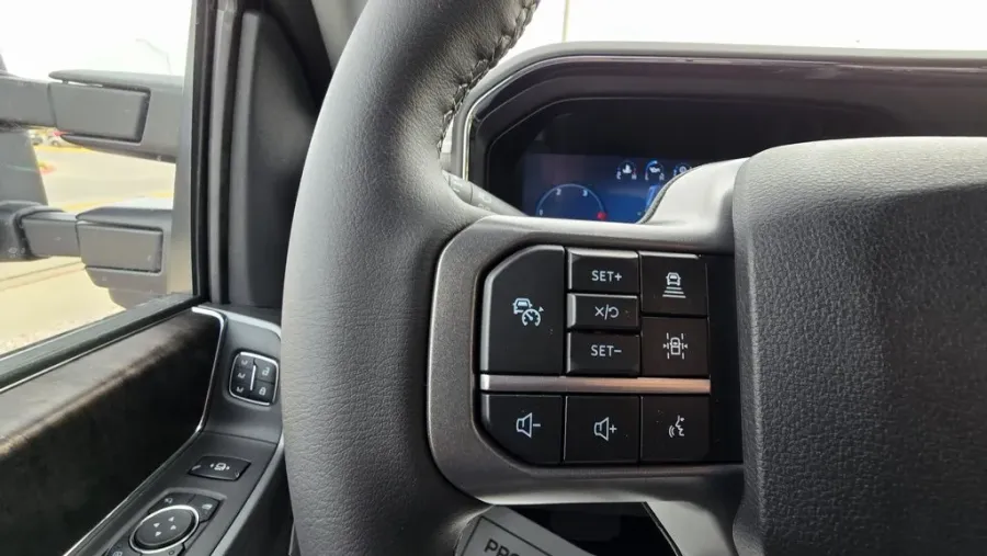 2026 Ford Super Duty F-350 | Photo 20 of 36