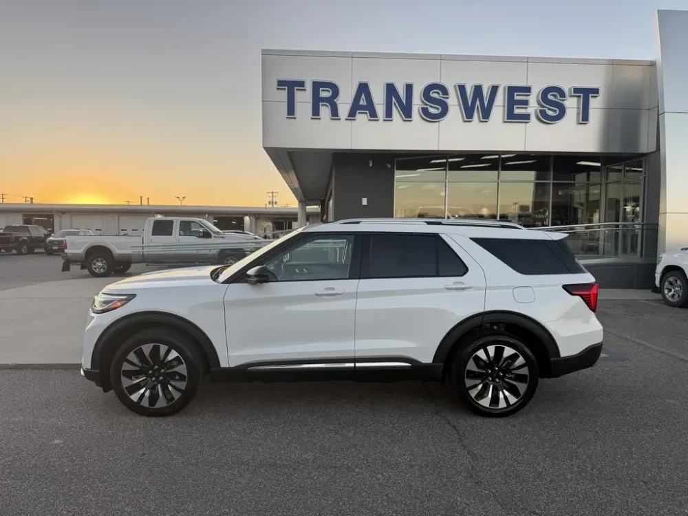 2026 Ford Explorer Platinum's photo