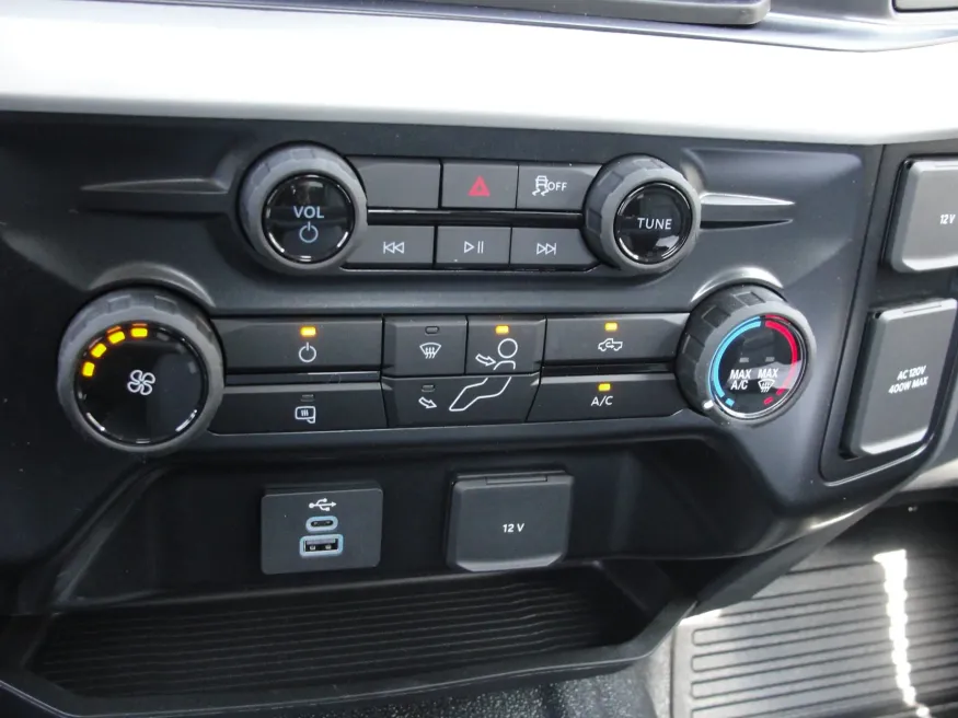 2025 Ford F-550 | Photo 14 of 18