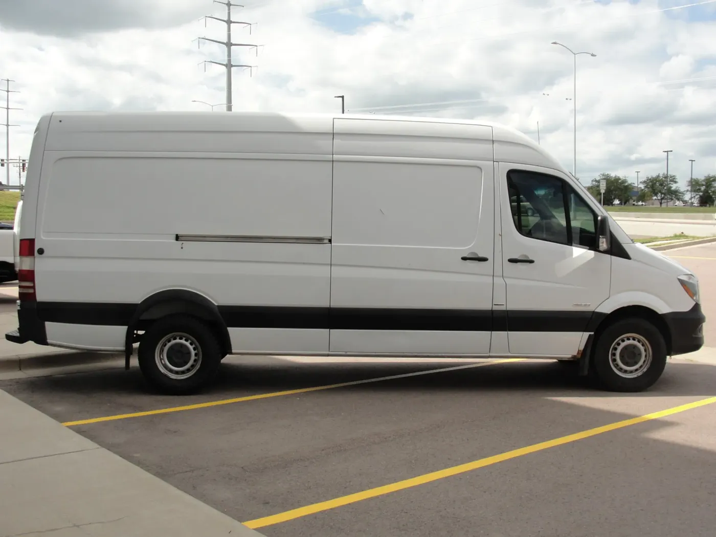 2014 Mercedes Benz Sprinter | Photo 5 of 13