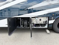 2026 Newmar Summit Aire 4505 | Thumbnail Photo 31 of 32