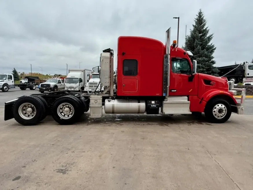 2022 Peterbilt 567 | Photo 9 of 18