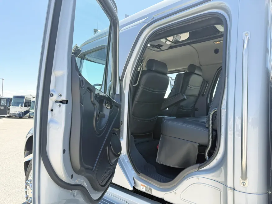 2024 Freightliner M2 106 Summit Hauler | Photo 9 of 22