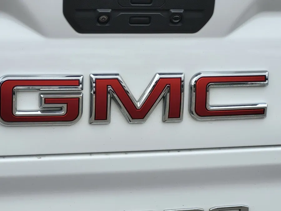 2021 GMC Sierra 1500 AT4 | Photo 10 of 24