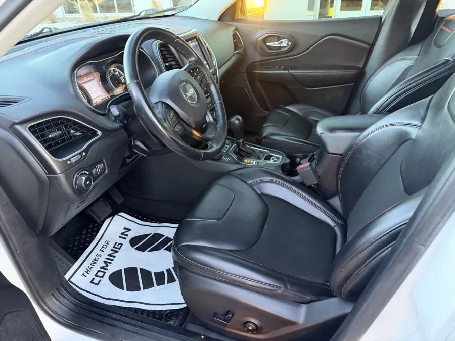 2020 Jeep Cherokee Trailhawk | Photo 10 of 15