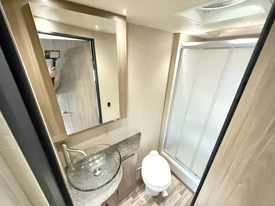 2016 Dynamax Isata 3 24FWM | Photo 11 of 22