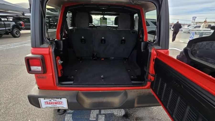 2021 Jeep Wrangler Unlimited | Photo 8 of 28