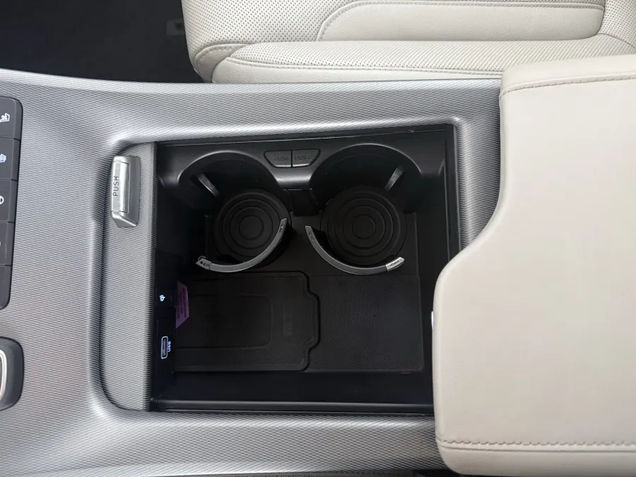 2024 Hyundai Palisade Limited | Photo 24 of 26