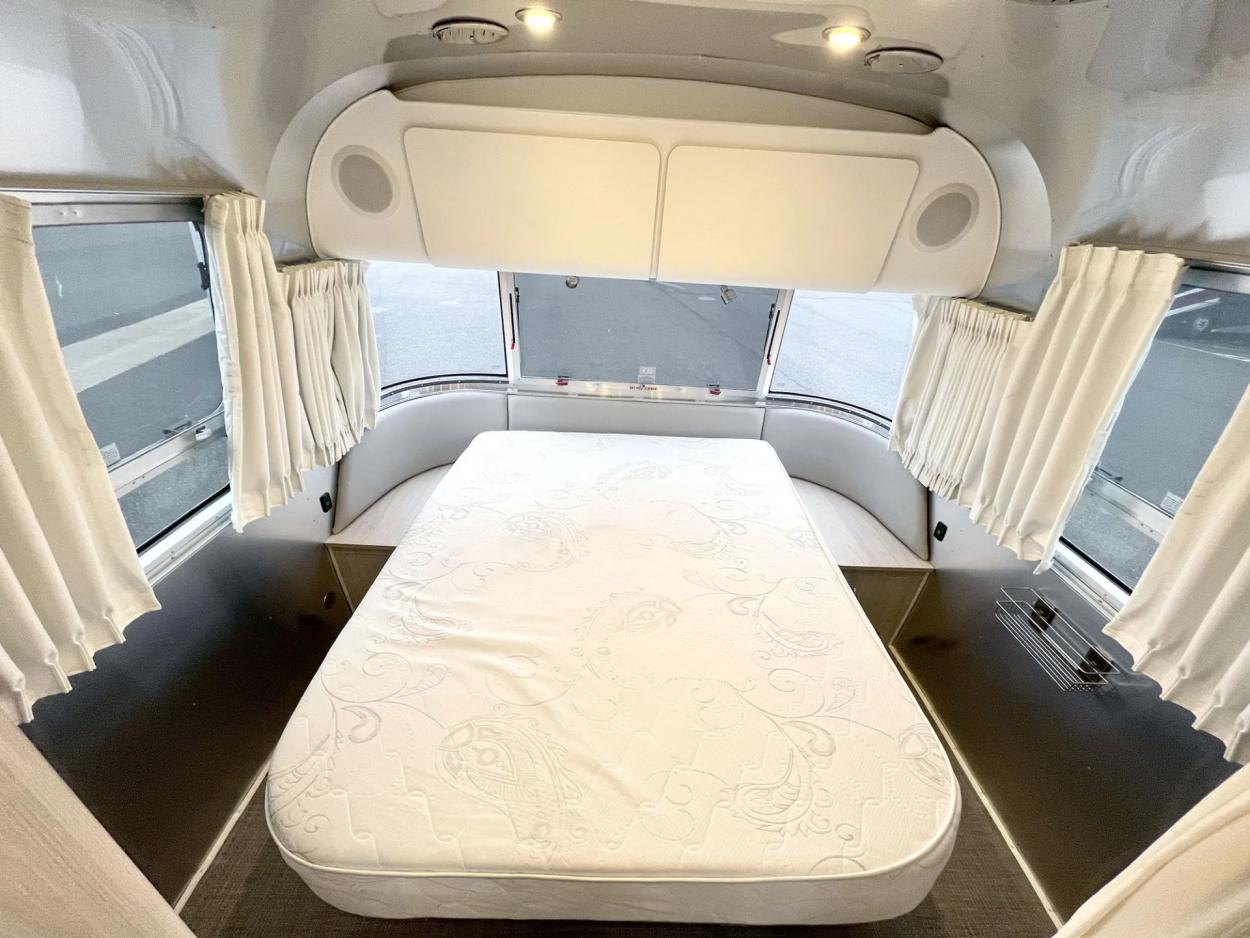 2021 Airstream Globetrotter 30RB | Photo 15 of 21