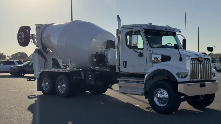 2025 Western Star 47X | Photo 7 of 15