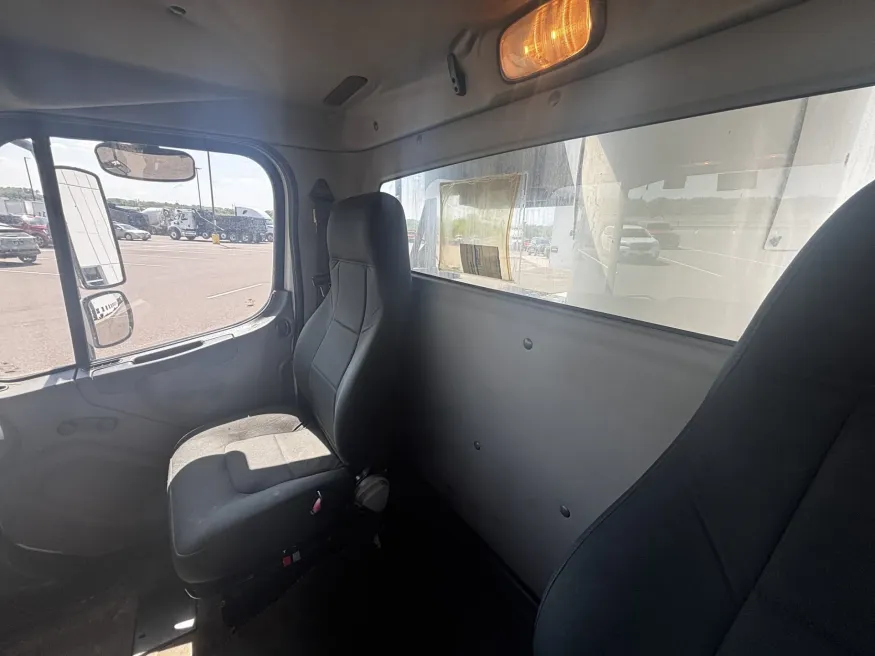 2007 Freightliner M2 106 | Photo 14 of 22