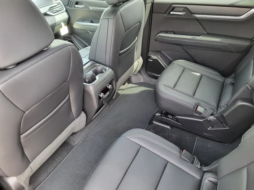 2026 GMC Acadia AWD Elevation | Photo 22 of 26