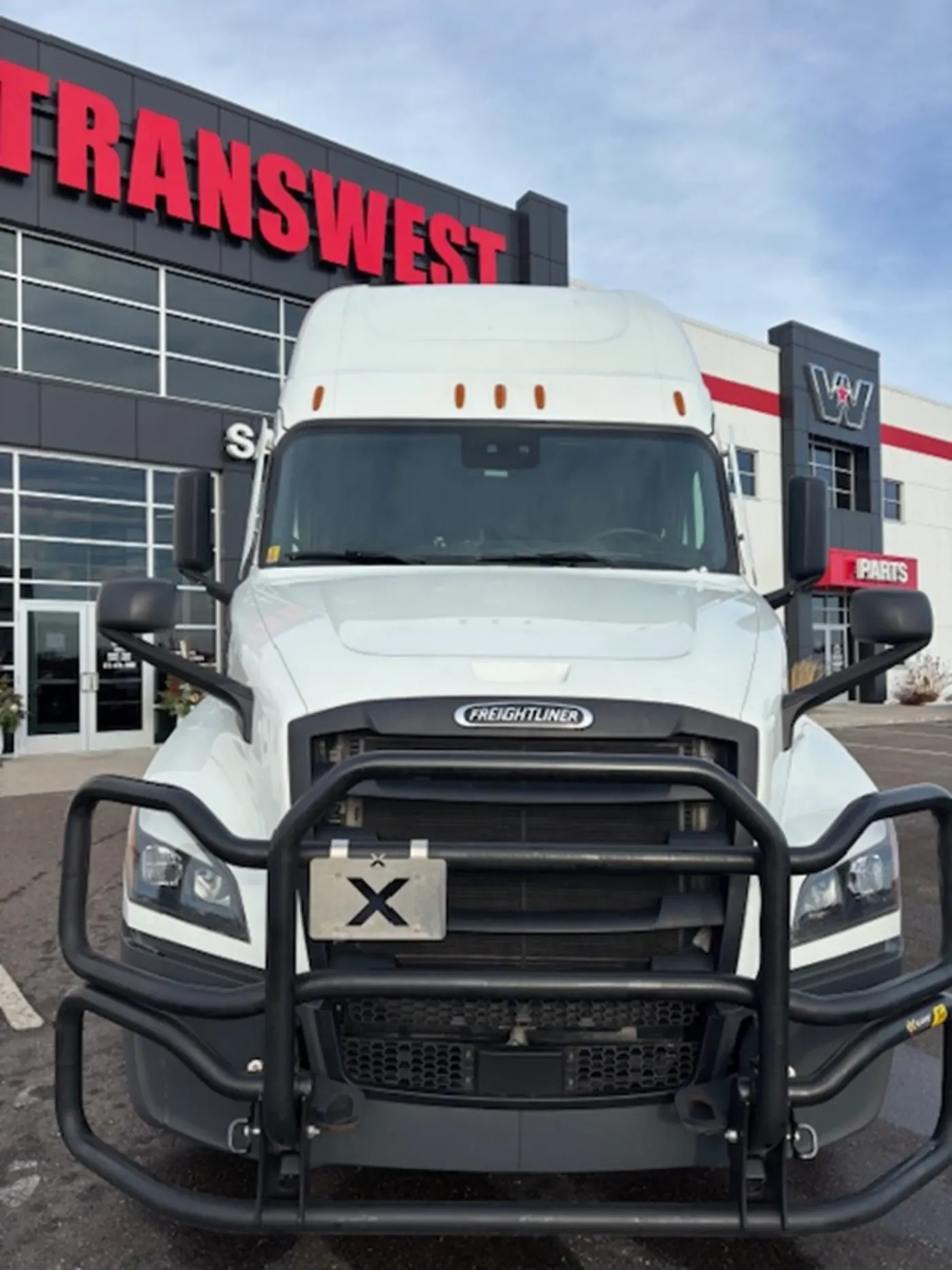 2024 Freightliner Cascadia | Photo 3 of 16