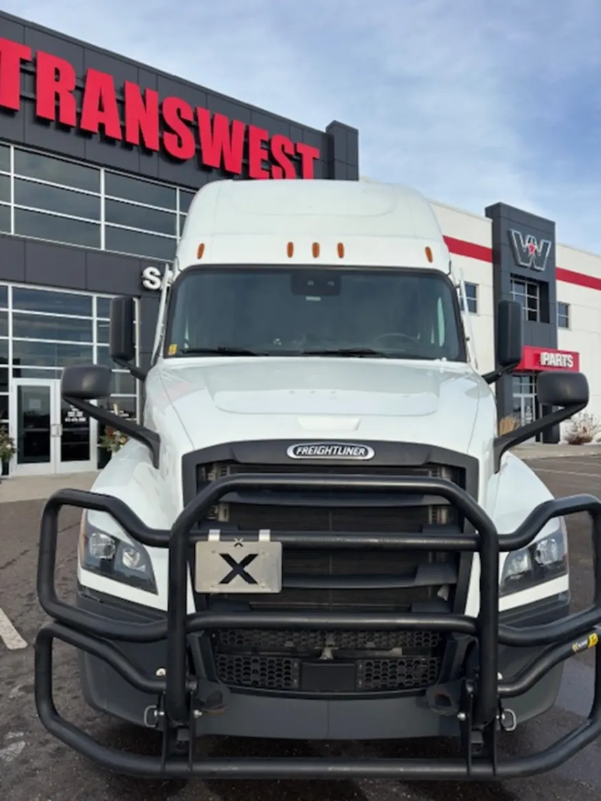 2024 Freightliner Cascadia | Photo 3 of 16