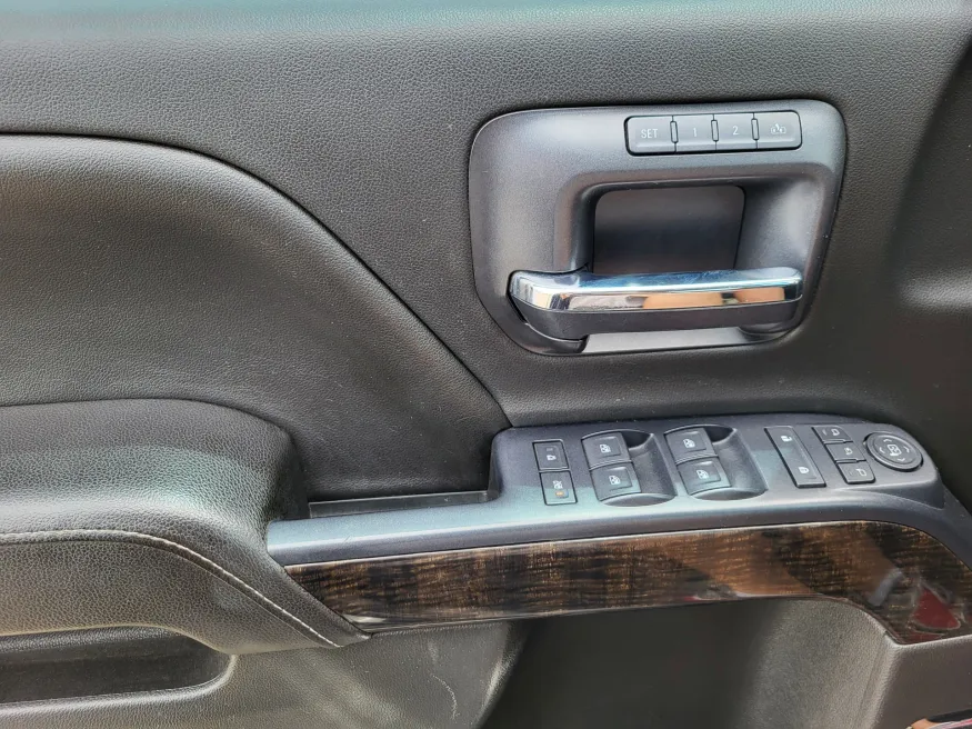 2015 GMC Sierra 2500HD Denali | Photo 17 of 24